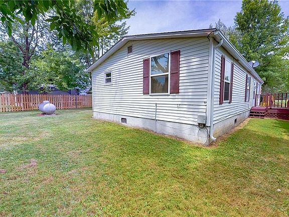 4th image of 139 Eastlake Ct