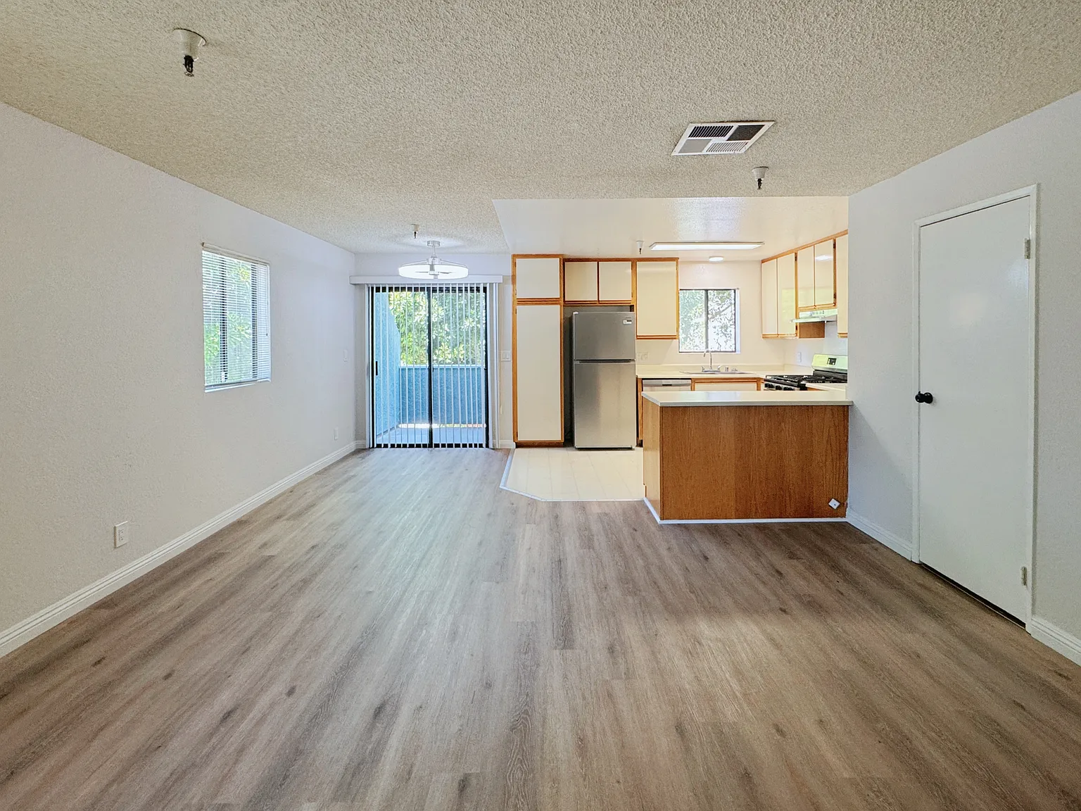 2 bed, 1.5 bath, 950 sqft, $2,695 — Photo 4
