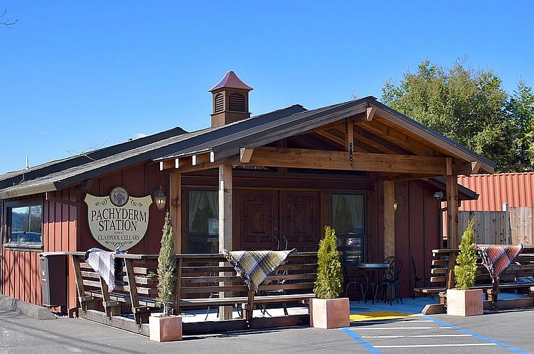Wine Tasting room 