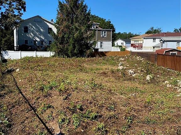 2nd image of 151 Belknap Ave