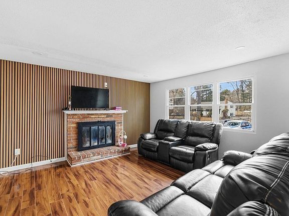 5th image of 36 Kalmia Rd