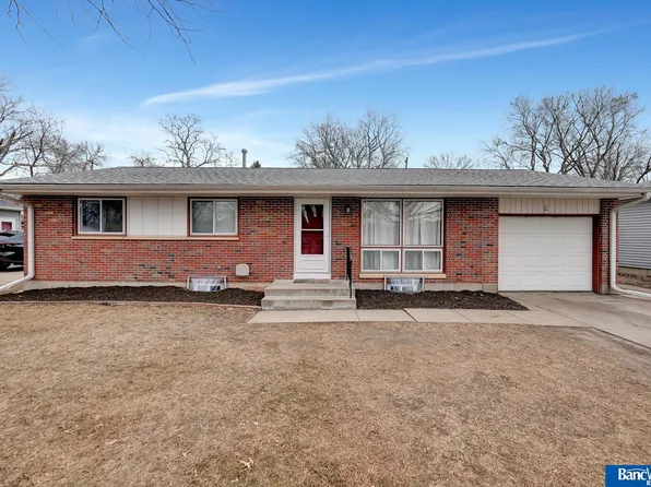 240 Sycamore Dr, Lincoln, NE 68510