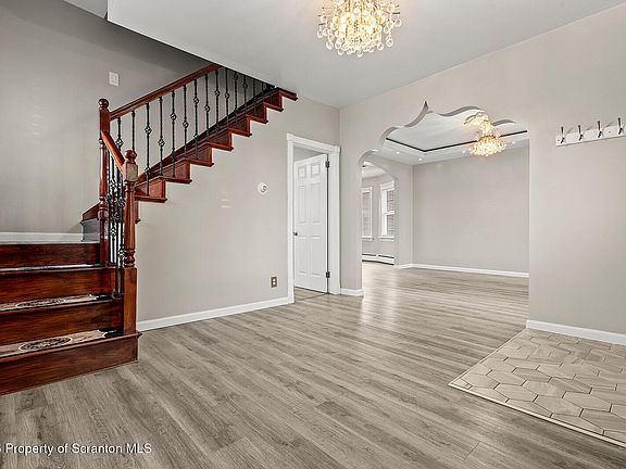 5th image of 720 Alder St