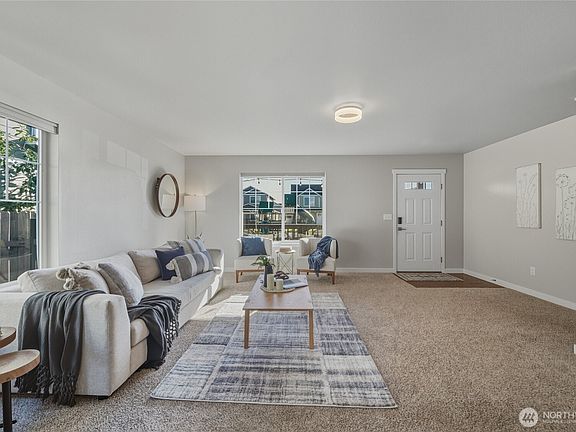 4th image of 2200 Greenview Circle #17