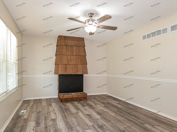 4th image of 2355 Lindsay Ln