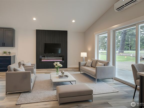 3rd image of 262 Octopus Avenue NE