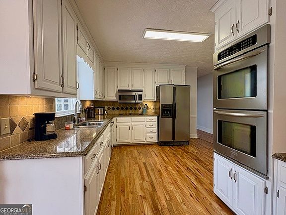 3rd image of 275 Sageglen Rd