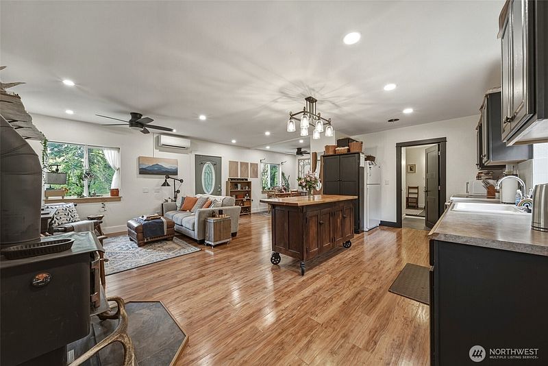 4th image of 938 Patit Road