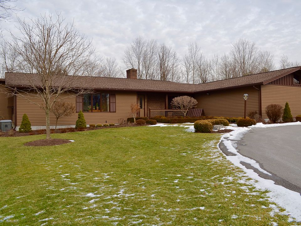 1st image of 3 Mystic Ln