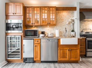227 E Walton Pl, Chicago, IL 60611