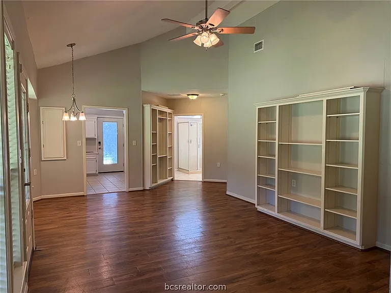 6015 Los Robles Dr #A — Photo 4