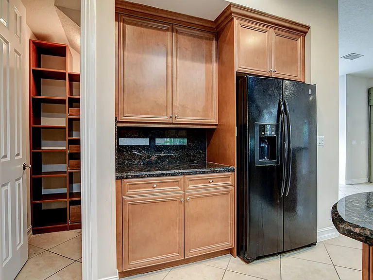 670 Edgebrook Ln — Photo 7