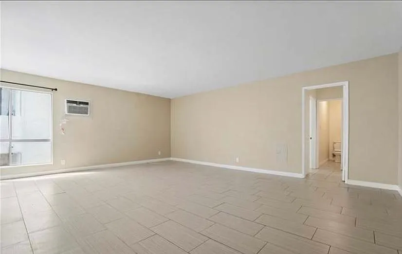 1 bed, 801 sqft, $1,950 — Photo 4