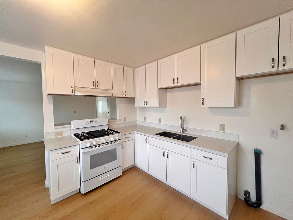 Eat-in Kitchen