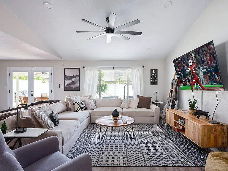 6839 E Kelton Ln — Photo 4