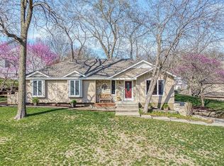 1327 SW Granite Creek Dr, Blue Springs, MO 64015