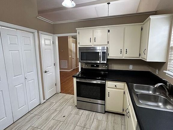 4th image of 4055 Pepperwood Dr