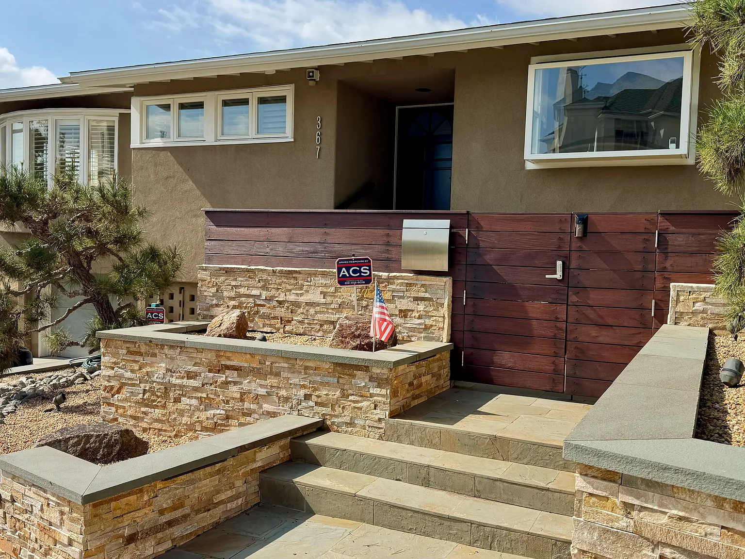 4 bed, 2402 sqft, $9,495 — Photo 2