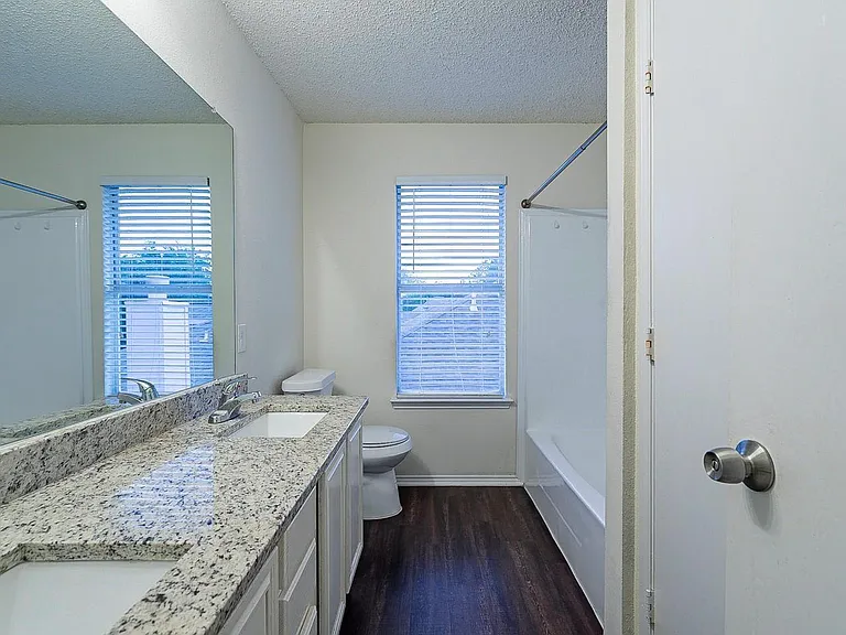1408 Belaire Dr — Photo 11
