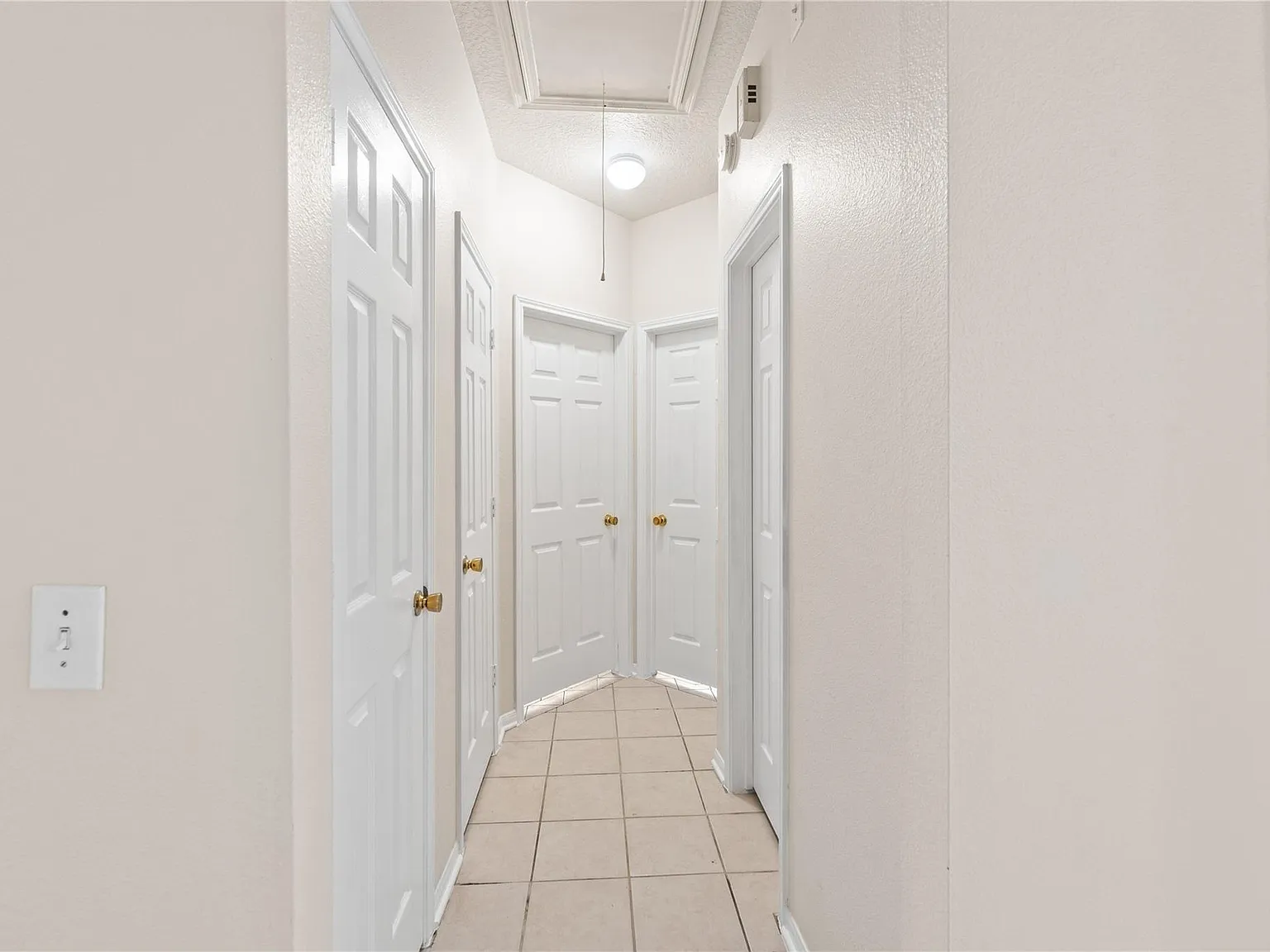 3 bed, 2.0 bath, 1817 sqft, $2,300 — Photo 3