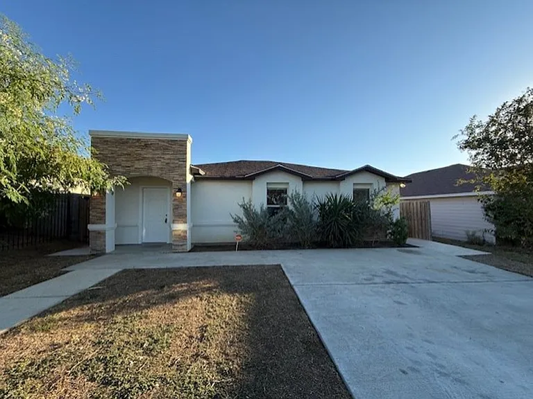 2521 La Parra Ln — Photo 1