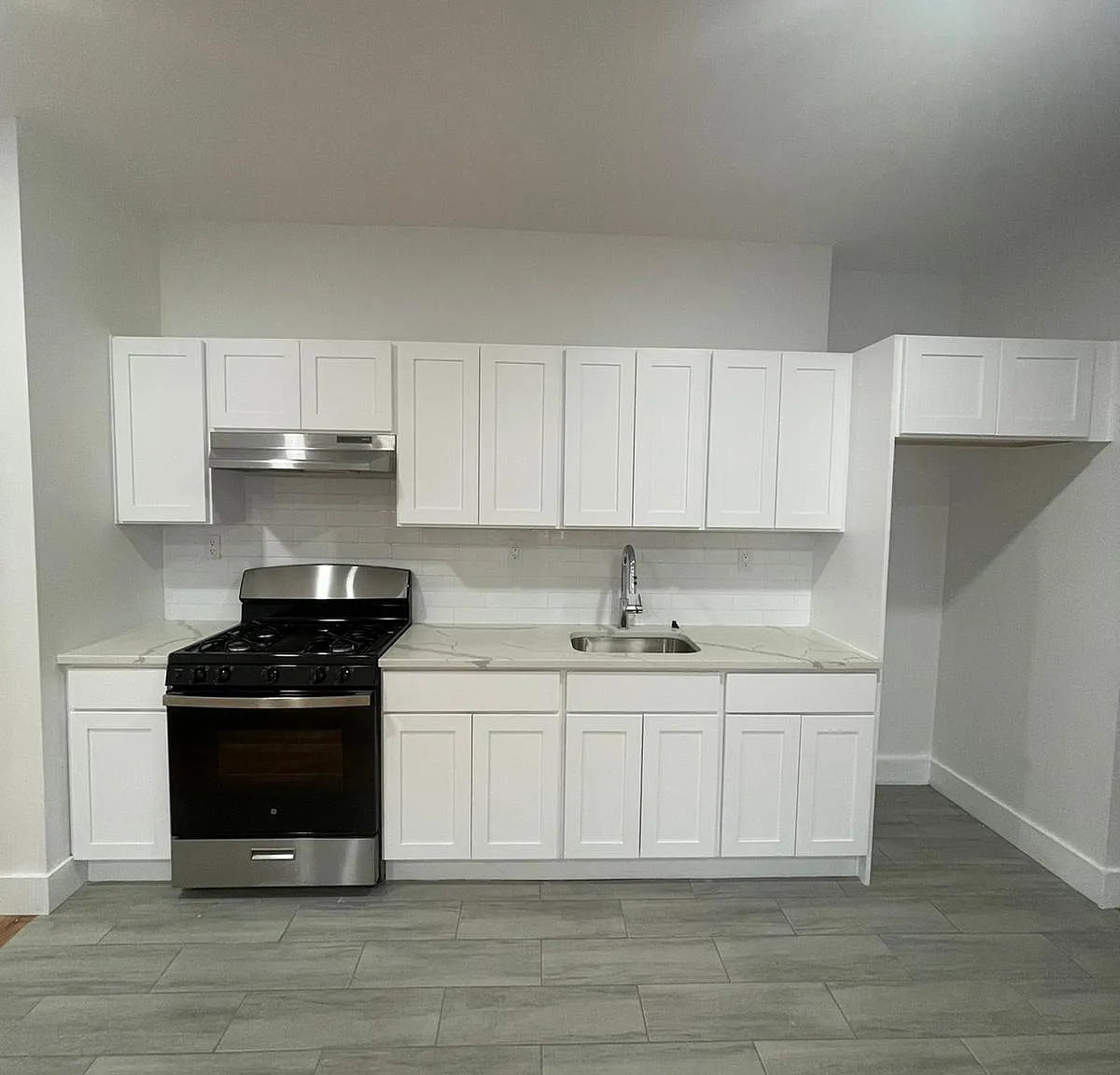 3 bed, 1000 sqft, $2,050 — Photo 1