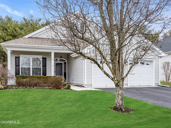 15 Golden Seasons Drive, Lakewood, NJ 08701