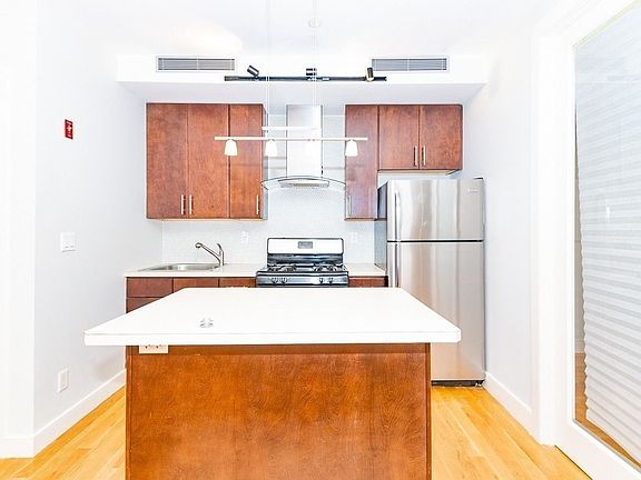 4th image of 28 Fayette St #3B