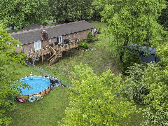 3rd image of 890 Ridge Rd
