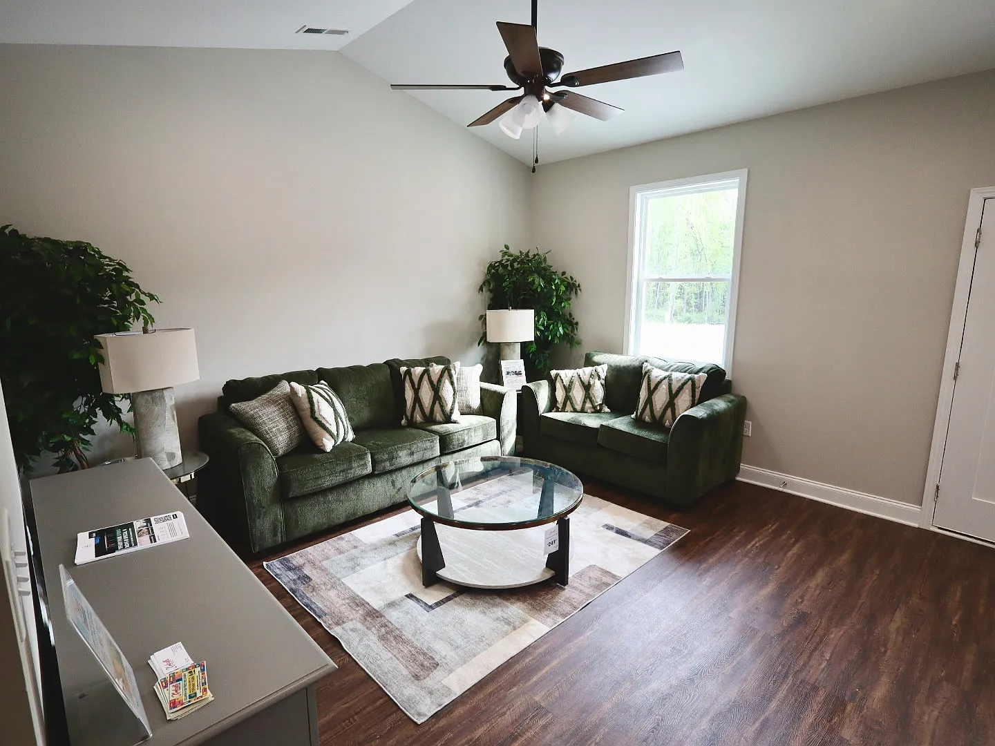 3 bed, 1100 sqft, $1,450 — Photo 2