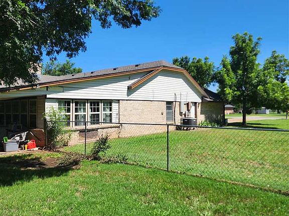 3rd image of 107 Wichita Dr