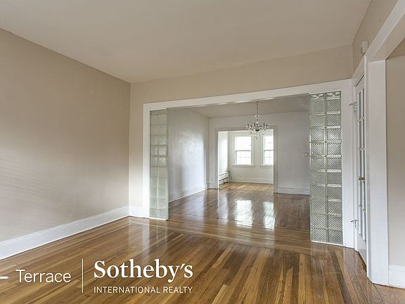 3rd image of 422 Burns St