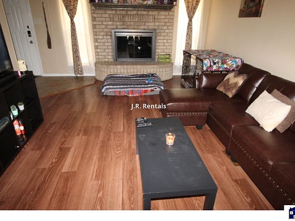 3rd image of 104 Zarley Dr