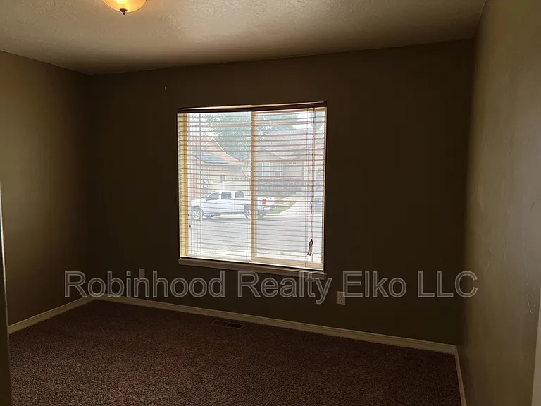 214 Brookwood Dr — Photo 17