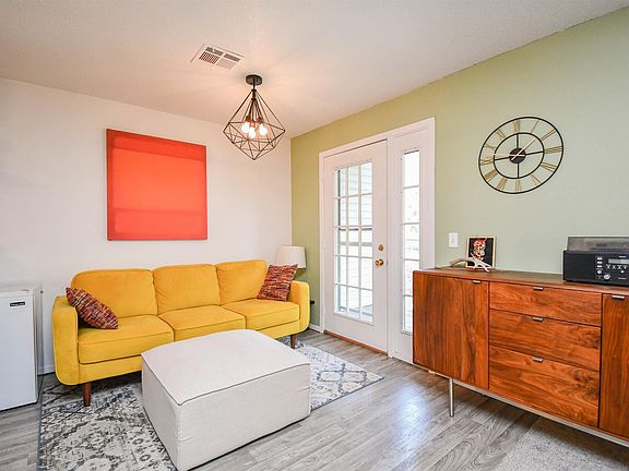 4th image of 1108 W 57th St APT 109B