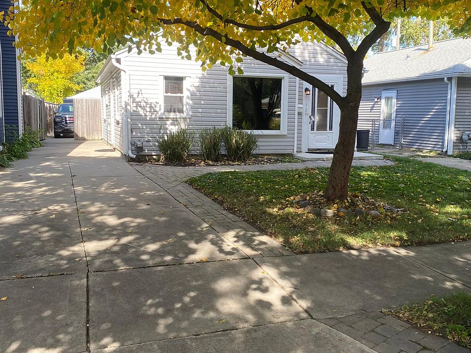 2nd image of 729 E Marshall St