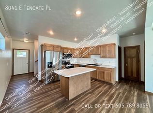 8041 E Tencate Pl, Sioux Falls, SD 57110