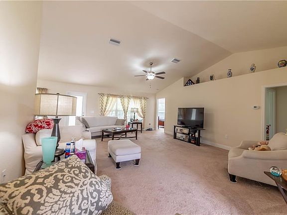 5th image of 12 Black Willow Ct N