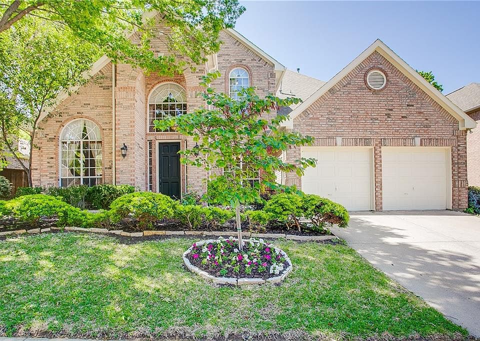 1st image of 3305 Parkwood Dr