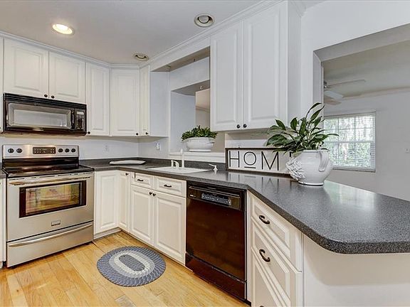 5th image of 821 Bayview Dr