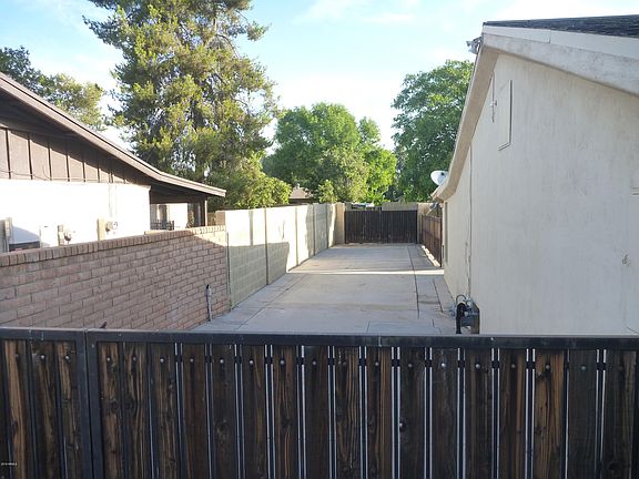 3rd image of 3210 E Larkspur Dr