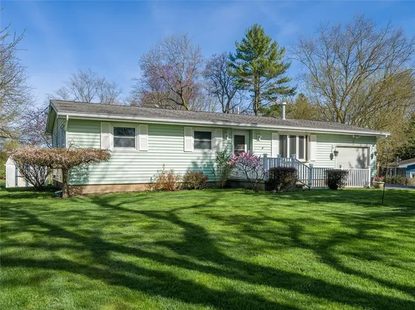 6 Dogwood Ln, Scottsville, NY 14546