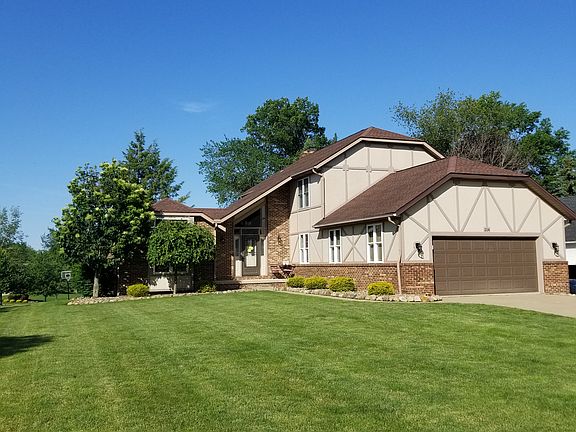 2nd image of 214 Kensington Park Cir
