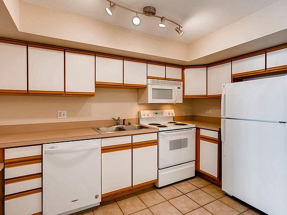 5th image of 1029 E 8th Ave APT 1002