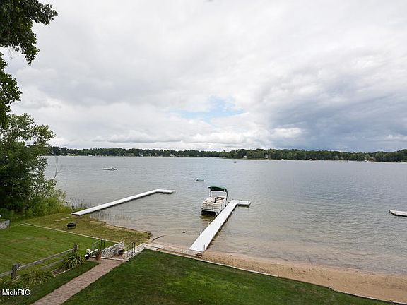 4th image of 45008 Woodman Dr
