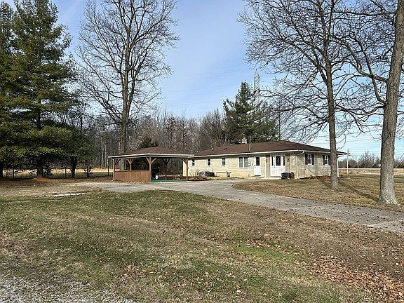 3rd image of 10490 Twin Oaks Dr