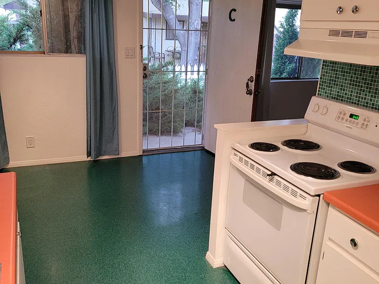 405 Columbia Dr SE #C — Photo 1