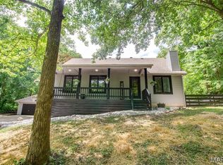 1329 Dorchester Ln, Brighton, IL 62012