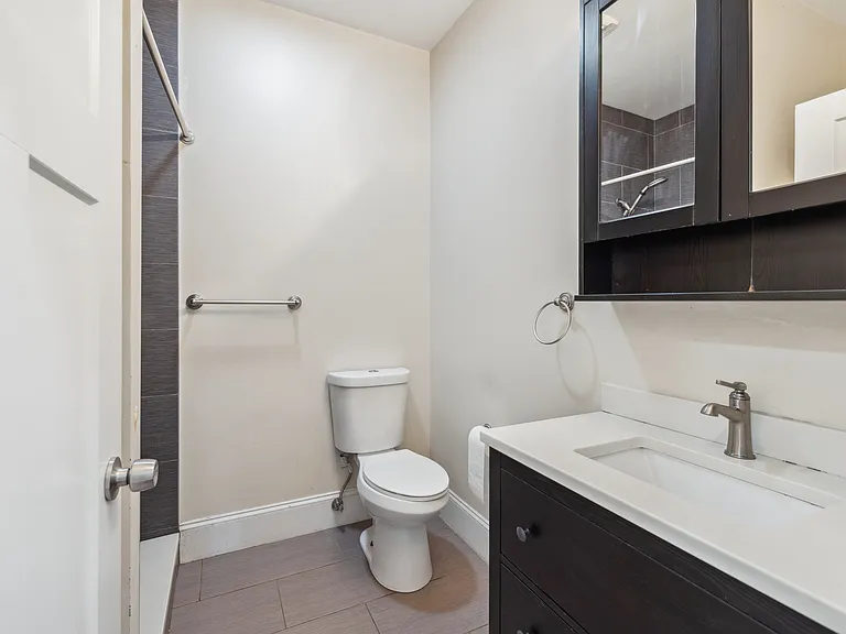 25 Caldwell St #2 — Photo 4