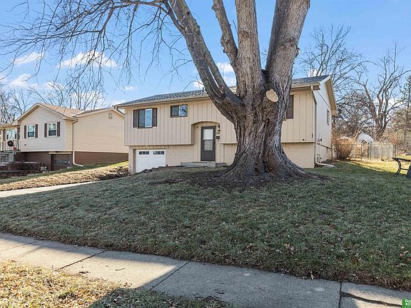 3rd image of 8809 Park View Blvd